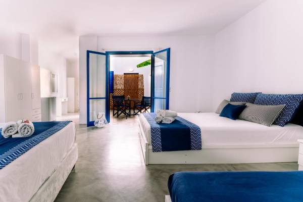 Vierbettzimmer mit Poolblick